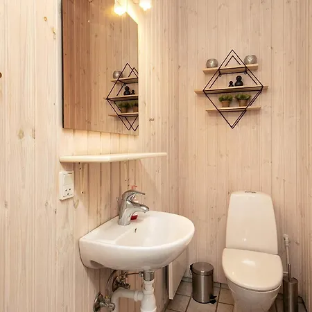 6 Person In Vaeggerlose Bøtø By